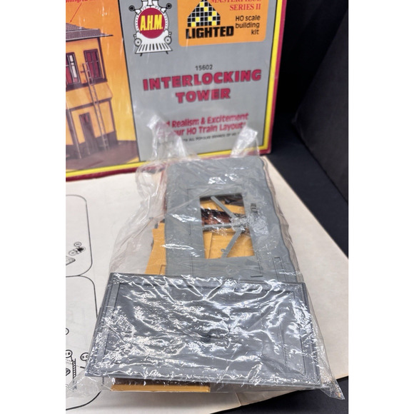 AHM Kit Interlocking Tower Building HO Scale Train Layout #15602 Lighted - Picture 5 of 16
